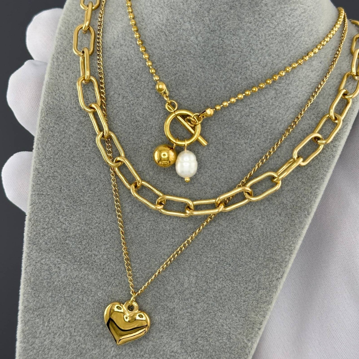 Gold Toggle Necklace with Pearl & Charm – Elegant Minimalist Jewelry
Anti tarnish jewellery